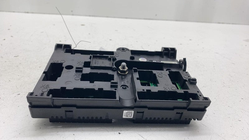 ⭕ 2017-2020 BMW 540i Rear Trunk Power Distribution Fuse Box Relay 6135