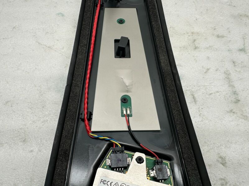 1100437 00 E ⭕ 17-23 Tesla Model 3 Driver B-Pillar Applique Glass w/ Camera Left 1100437-00-E