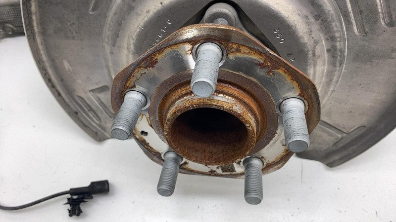 1044661C 17-23 Tesla Model 3 Front Right RWD Spindle Knuckle w/ Wheel Hub & Dust Shield R