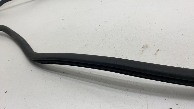 ⭕2017-2025 Chrysler Pacifica Rear Left Door Body Weatherstrip Rubber S