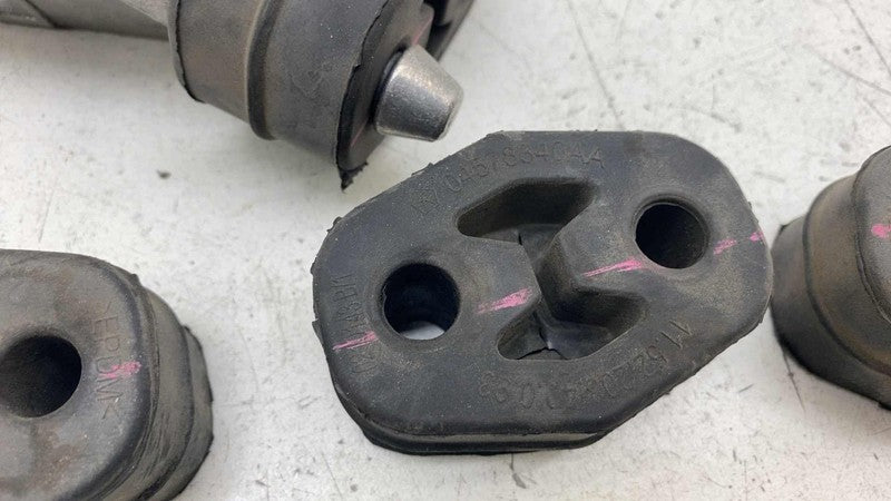 68250053AA ⭕ 2017-2025 Chrysler Pacifica Rear Exhaust Muffler Mount w/ Insulator 68250053AA