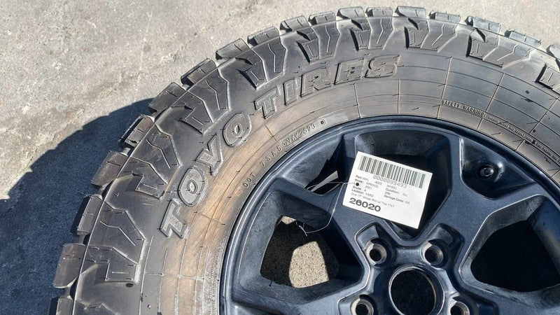 ⭕ 2019-2023 Jeep Wrangler 17x7.5 ET44.45 Wheel Rim w/ Toyo Tire 35x12.