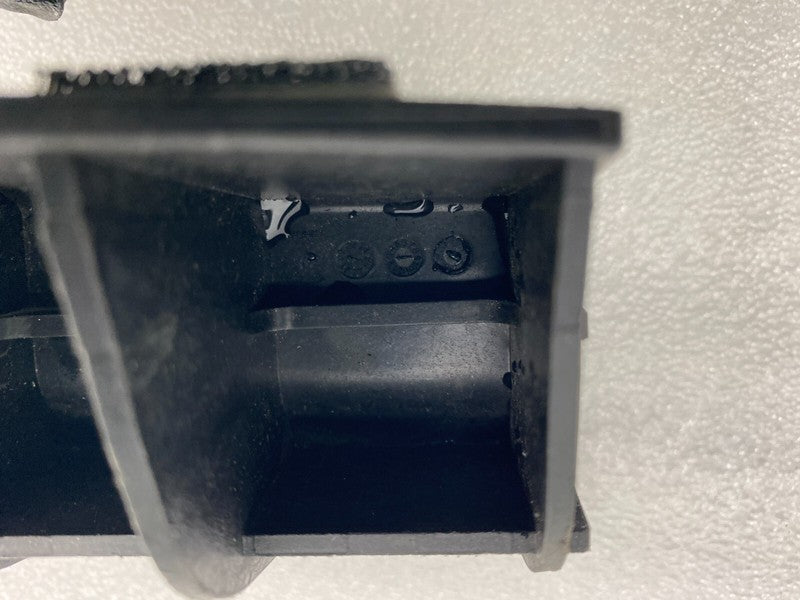 155537700B ⭕20-23 Model Y Rear Section Rocker Panel Carrier Clip Bracket Right 1555377-00-B