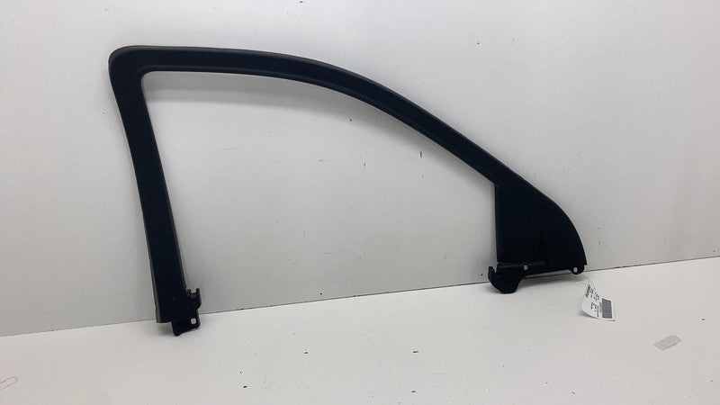 85534274 ⭕19-25 Chevrolet Silverado 1500 Driver Window Garnish Molding Trim Left 85534274