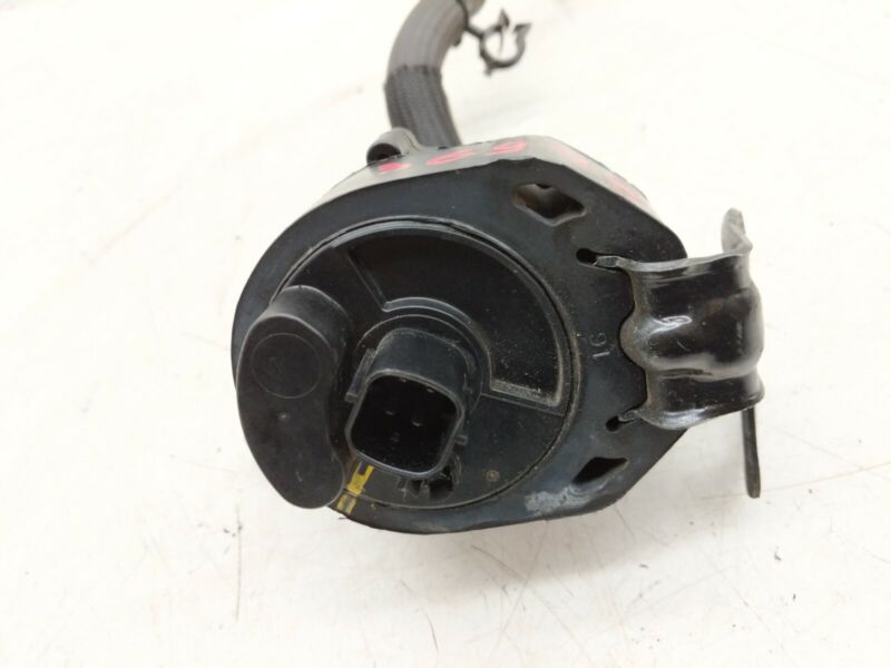 2016-2020 Tesla Model X MX Cooling System Auxiliary Coolant Water Pump Assembly