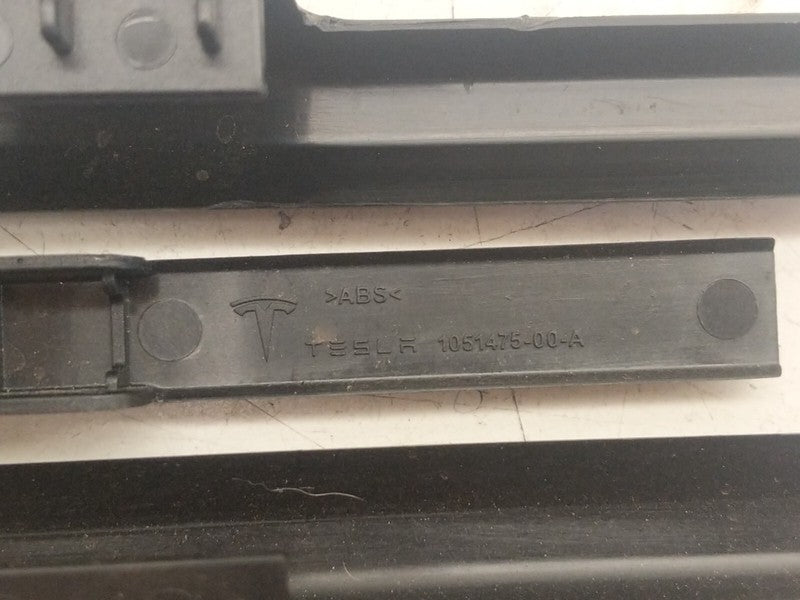 1051475 00 A 12-20 Model S Front Seat Rail Track Trim Rear Outer End Slide Cover 1051475-00-A