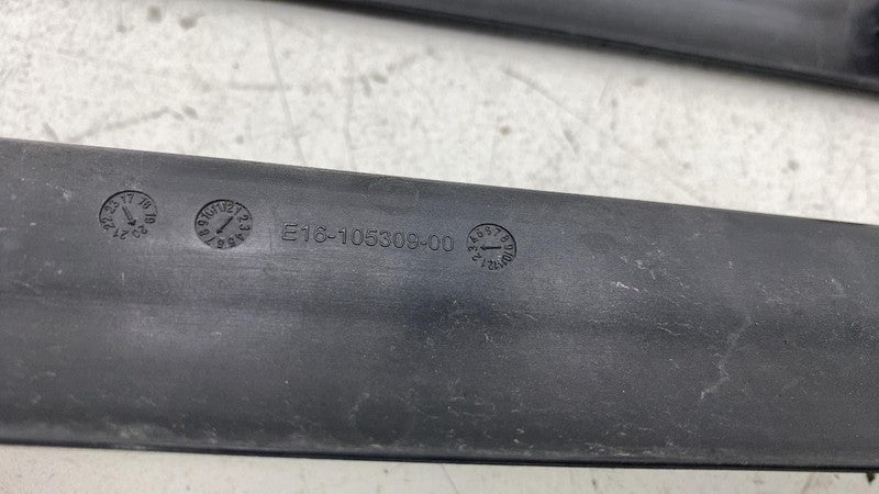 E16-105309-00 ⭕ 2019-2023 Audi E-Tron Quattro Intercooler Air Duct Guide Blinds Channel Blade