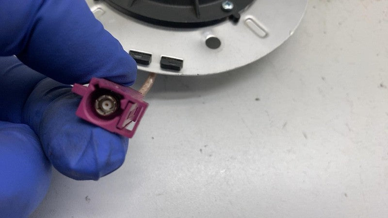 ⭕ 2025 Rivian R1S Rear Tailgate GNSS Antenna Control Module Unit PT006