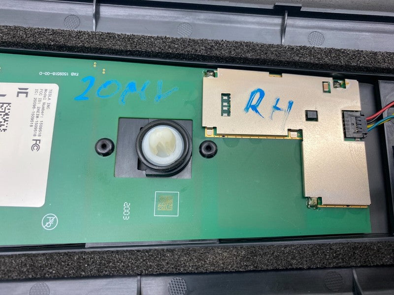 151625800D ⭕ 20-23 Model Y Right Exterior B-Pillar Applique Glass Trim RH AP3 1506886-00-D