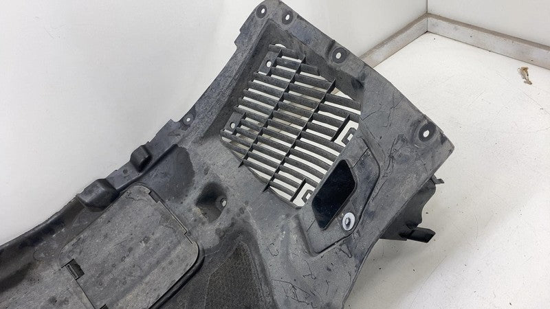 74850613 2018-2020 BMW 530E Front Passengrer Right Inner Fender Liner Splash Guard Shield