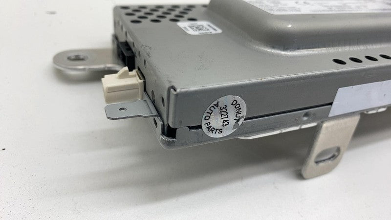 1079749 00 E 2017-2023 Tesla Model 3 Harman Becker HBZ502 Radio FM/HD Receiver Control Module