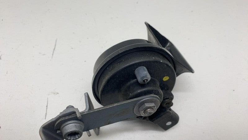 9Y0.951.186.C ⭕ 2019-2024 Porsche Cayenne Front Right Low Note Tone Signal Horn OEM 9Y0951221B