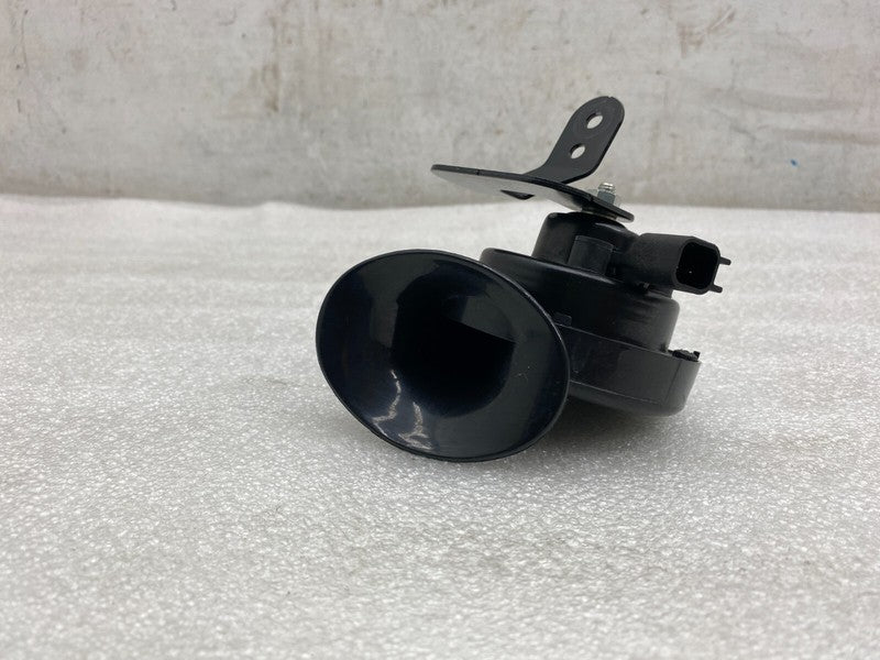 E1 0020046 ⭕ 2012-2020 Tesla Model S MS Seger Low Pitch Tone Horn 12V 410 Hertz w/ Bracket