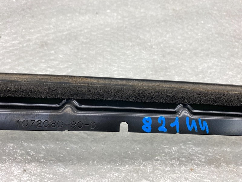 1072080 90 D ⭕ 16-20 Tesla Model X Rear Passenger Side Door Seal Bracket Right 1072080-90-D