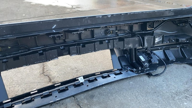 ⭕ 2018 2019 2020 2021 Lincoln Navigator Rear Bumper Cover Panel White 