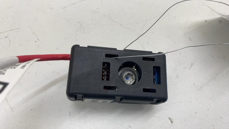 ⭕ 20-23 Model 3 Y Rear Right Radio Antenna Noise Filter Amplifier 1680