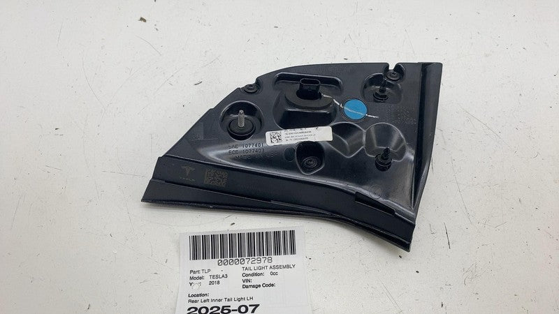 ⭕ 2017-2023 Model 3 Rear Left Inner Taillight LED Tail Lamp 3-Pin 1077