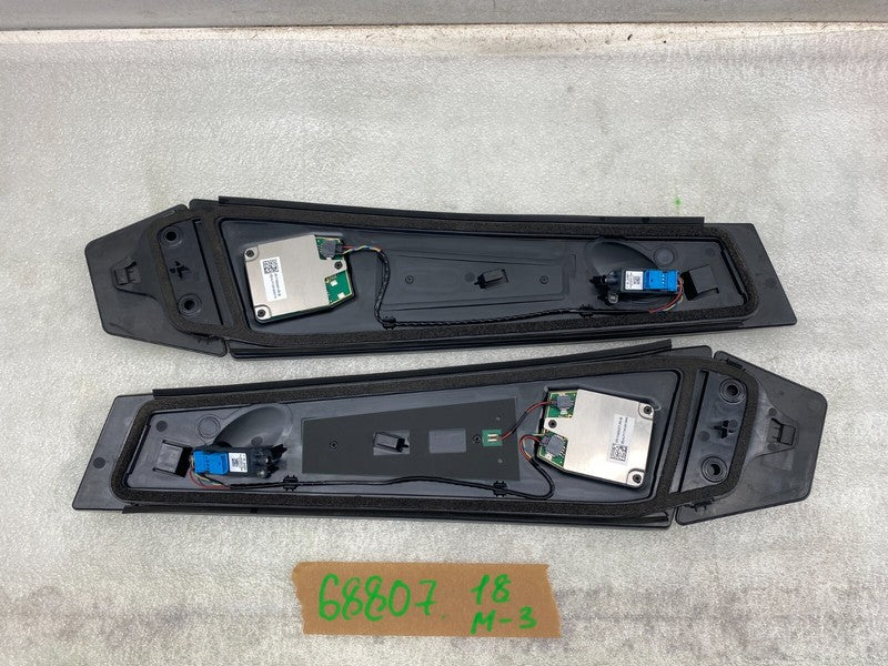 1100441 00 C ⭕ 17-23 Model 3 Left & Right B-Pillar Glass Molding 1100441-00-C / 1100437-00-C