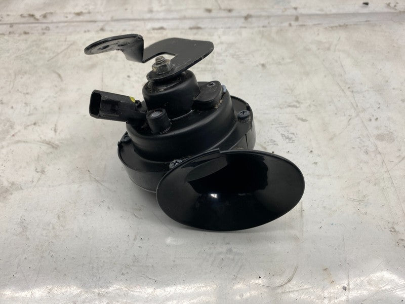 E1 0020046 ⭕ 2012-2020 Tesla Model S MS Seger High Pitch Tone Horn 12V 510 Hertz w/ Bracket
