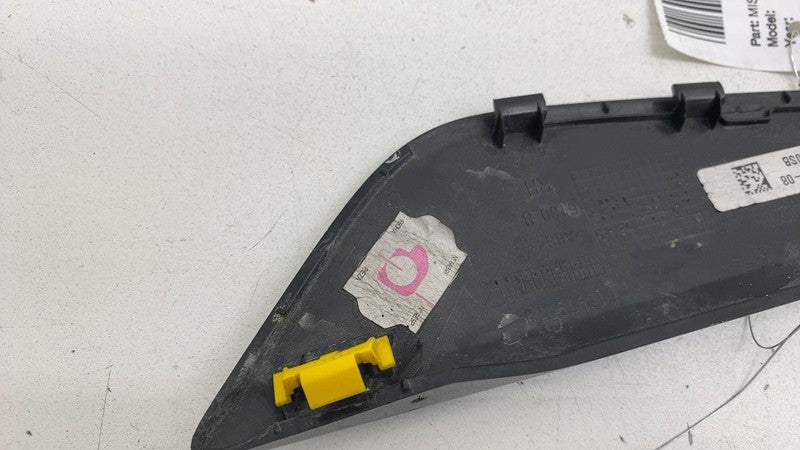 7439014 08 2017-2022 BMW G30 540i 530i 530e 550i Front Fender Pass Air Duct Trim 7439014-08