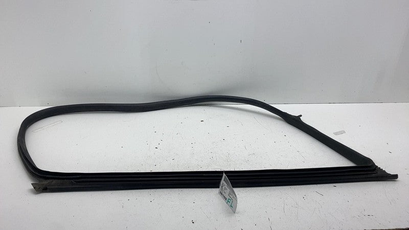 ⭕ 14-20 Maserati Ghibli Front Left Door Window Weatherstrip Rubber Seal Gasket