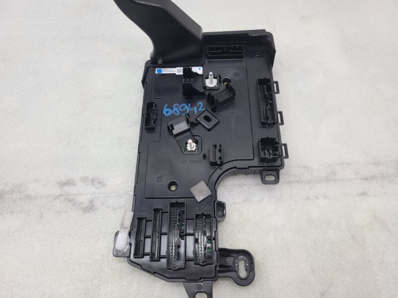110034082F ⭕17-20 Tesla Model 3 Right Low Voltage Controller Electronic Module 1100340-82-F