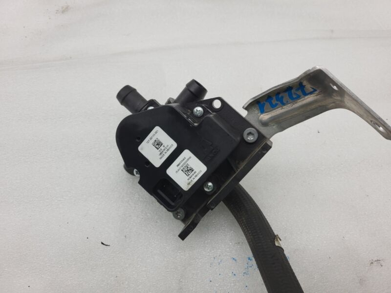 2016-2020 Tesla Model S Coolant Pump Cooling Valve Actuator 4-Way w/ Hose (BATT)