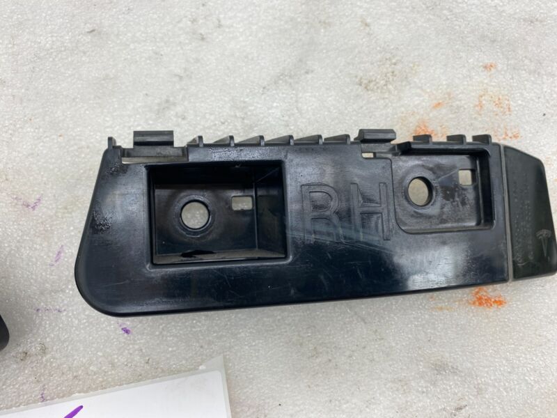 108399200D 2017-2023 Tesla Model 3 M3 Rear Left & Right Bumper Taillight Lamp Mount Bracket