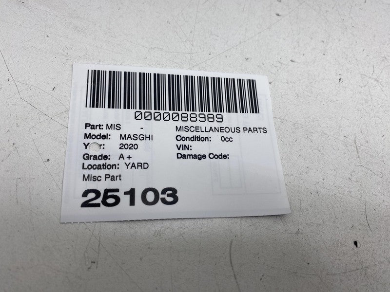 ⭕14-24 Maserati Ghibli Front Passenger Side Door Window Outer Belt Mol