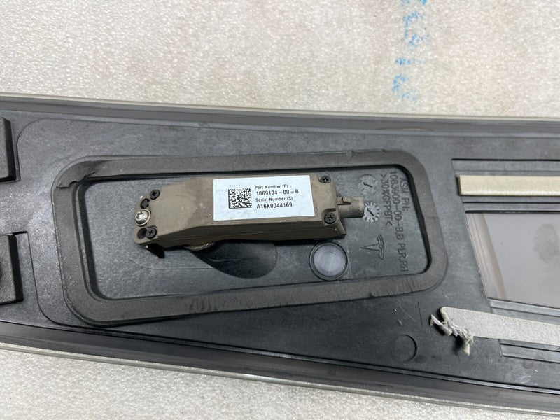 ⭕ 2016-2020 Tesla Model S MS Right B-Pillar Glass Applique & Camera 10