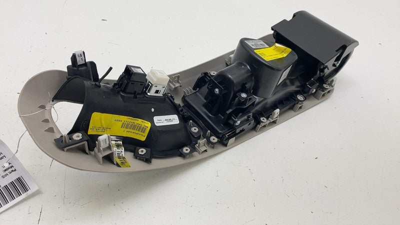 9S000028431 ⭕ 2017-2020 Chrysler Pacifica Rear Left Door Storage Bin Vacuum Nozzle Assy OEM