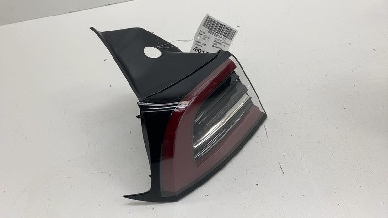 1077399 ⭕ 2017-2022 Tesla Model 3 Rear Exterior Taillight Outer Tail Lamp Left 1077397