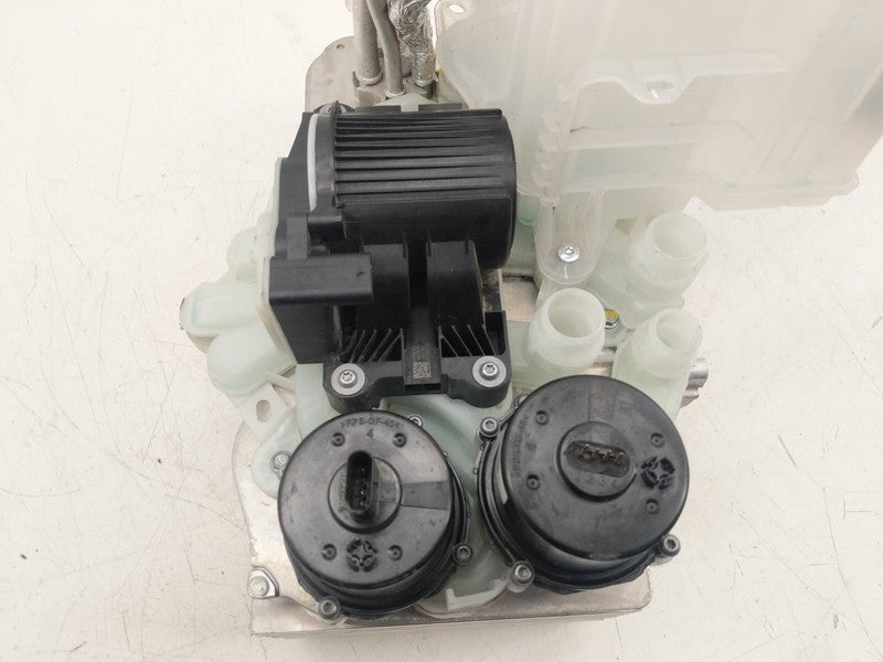 1506859 97 D 20-23 Model Y Supermanifold Refrigerant Chiller + Coolant Reservoir 1549902-00-C