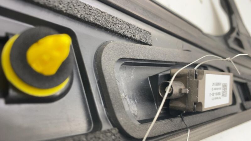 106910400D 16-20 Model X Right B-Pillar Applique Trim Molding w/ Camera & Seal 1069104-00-D