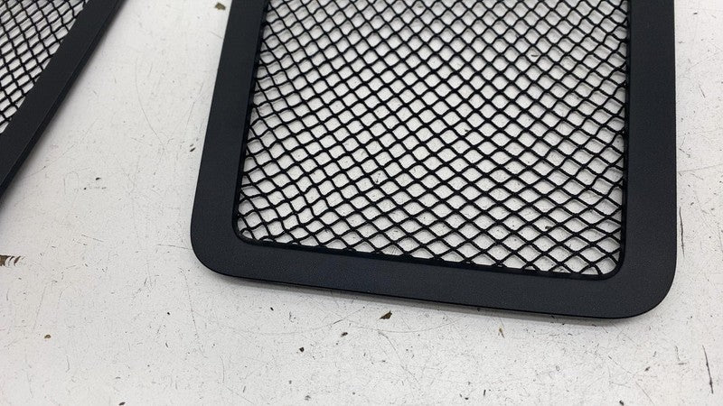 PT00869673 E ⭕ 2025 Rivian R1S Left & Right Seat Map Net Pocket PT00869673-E / PT00869676-E