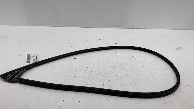 ⭕ 2020-2026 Tesla Model Y Passenger Body Header Rubber Seal Right 1497