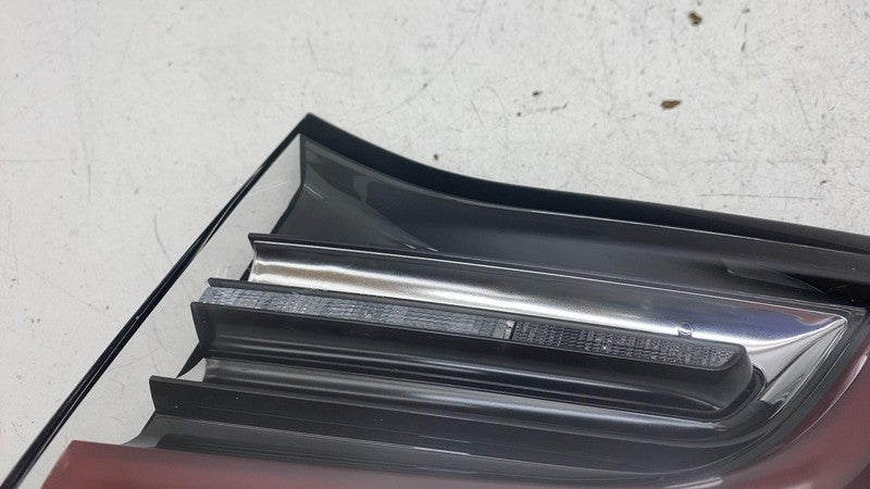 ⭕ 17-23 Tesla Model 3 Rear Right Inner Taillight LED Tail Lamp (3-Pin)