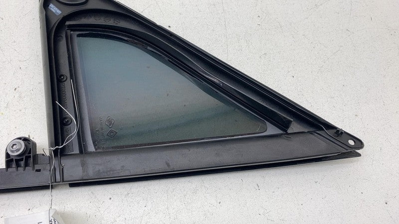 2022-2024 Rivian R1T R1S Passenger Side Door Corner Window Glass Right