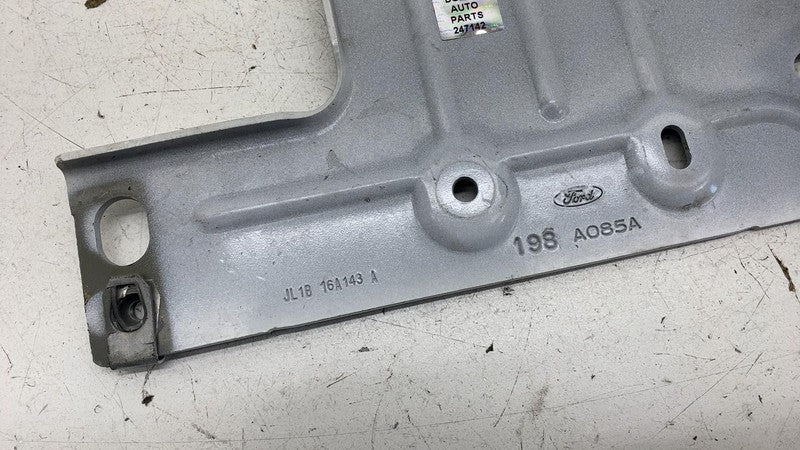 ⭕ 2018-2024 Lincoln Navigator Front Left Side Fender Mount Bracket JL1