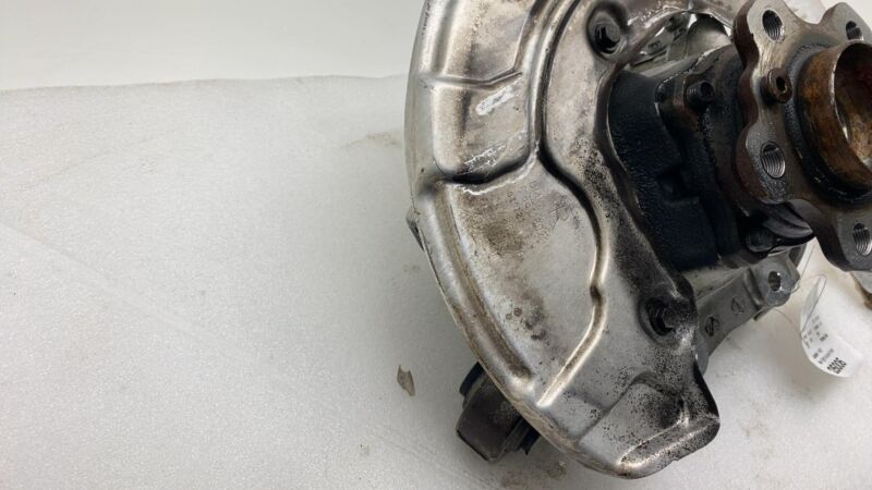 6861802 04 2017-2023 BMW 530e Rear Right Spindle Knuckle Wheel Hub w/ ABS & Dust Shield RWD