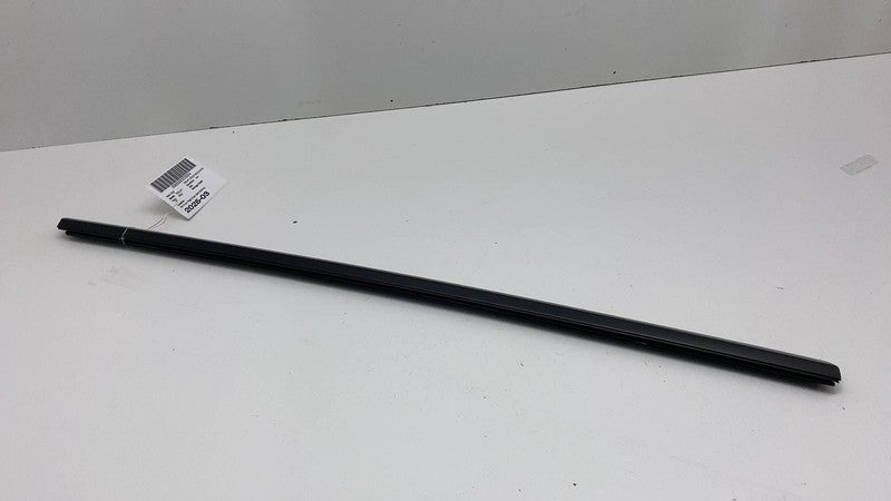 149571200C ⭕ 20-24 Tesla Model Y Rear Left Door Window Outer Belt Seal Molding 1495712-00-C