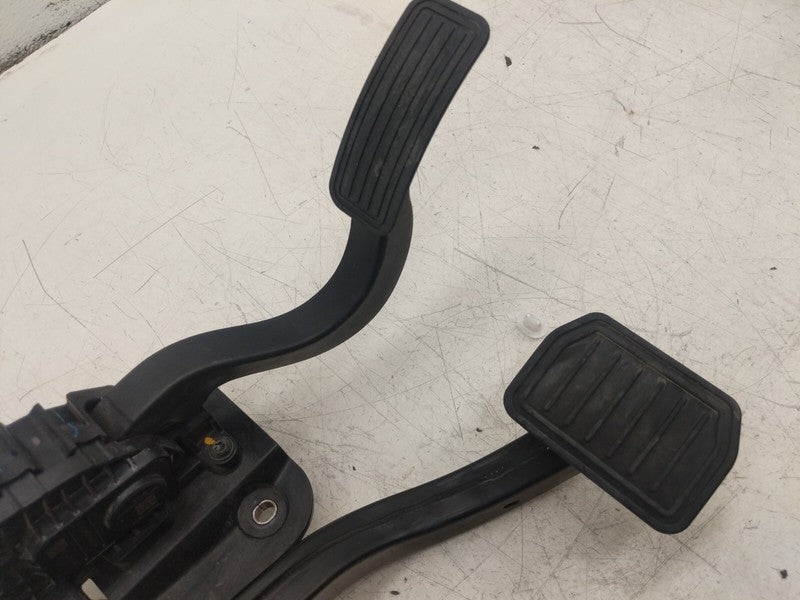 ⭕ 2020-2024 Tesla Model Y Accelerator and Brake Pedal Pad Assembly 118