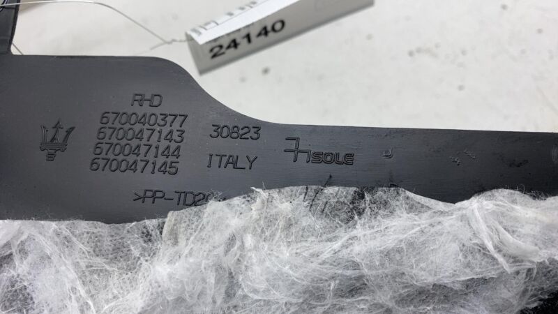 670040377 ⭕ 17-20 Maserati Levante Rear Right Door Sill Scuff Plate Trim Cover 670040377