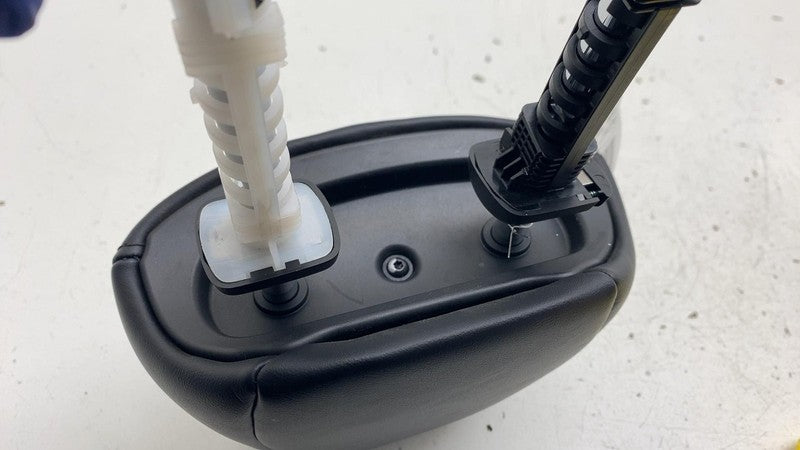 ⭕ 20-24 Tesla Model Y Rear Left or Right 2nd Row Seat Headrest Head Re