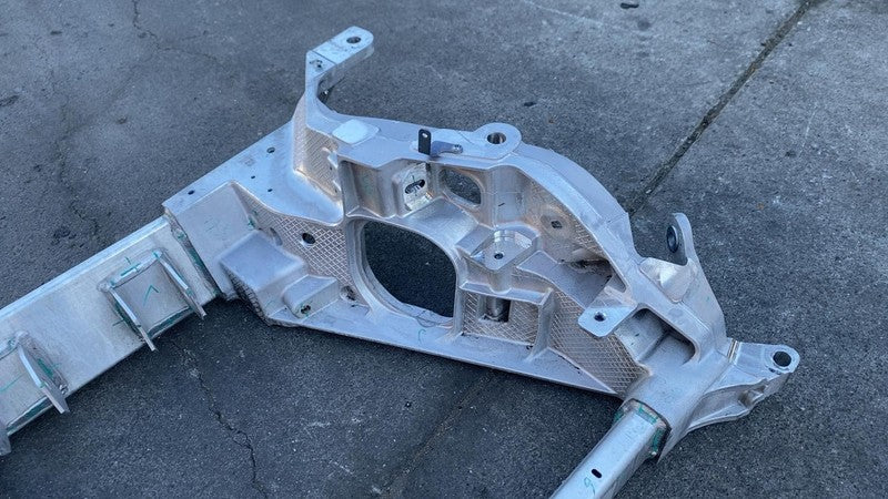 ⭕ 2025 Rivian R1S Rear Subframe Crossmember Undercarriage Cradle PT001