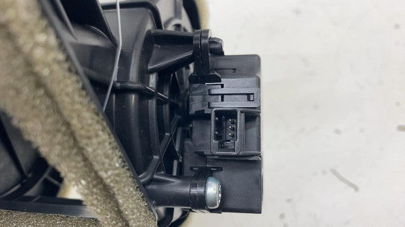 PT00001839H ⭕2025 Rivian R1S Rear HVAC A/C Center Lower Air Duct Vent OEM PT00001839-H