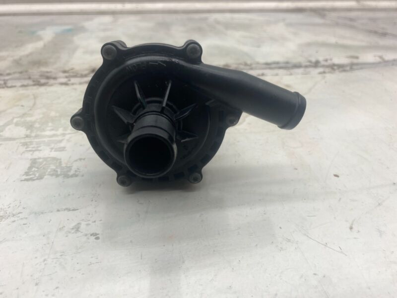 2016-2020 Tesla Model S X Cooling System Auxiliary Water Coolant Pump FWD Assy