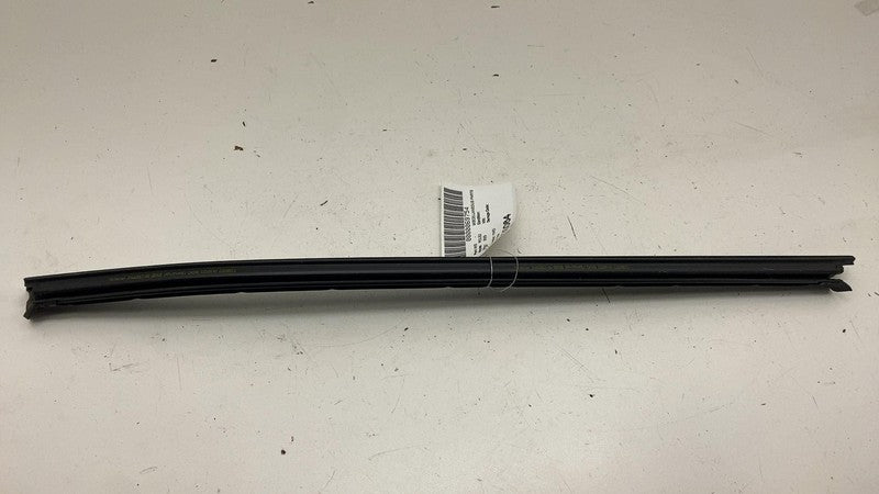 31662567 ⭕ 21-23 Polestar 2 Rear Right Door Window Inner Belt Weatherstrip Seal 31662567