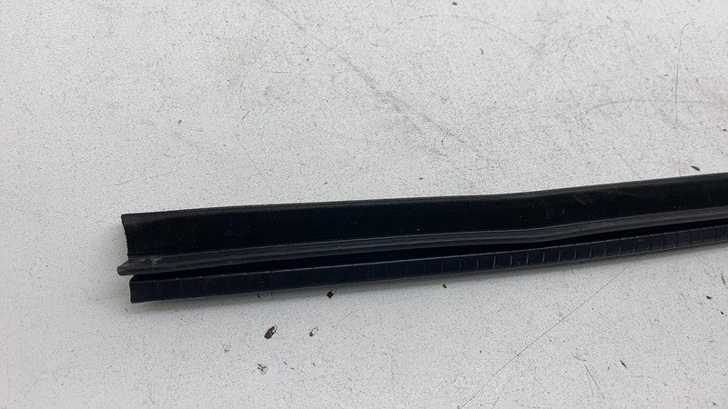 ⭕ 17-20 Maserati Levante Front Left Door Window Inner Weatherstrip Rub