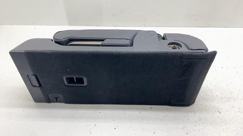 ⭕ 2025 Rivian R1S Rear 2nd Row Seat Center Cushion Arm Rest Cupholder Assembly